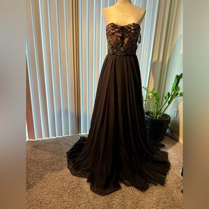 Brand New SHERRI HILL 11262. Black Size 8